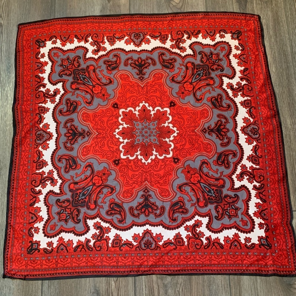Scarf - Picture 1 of 4